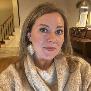 Meet your Posher, Deborah